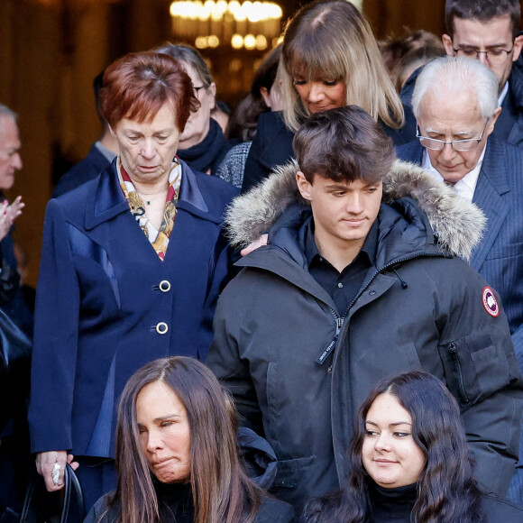 Nathalie Marquay et ses enfants Lou et Tom - La famille de Jean-Pierre Pernaut à la sortie des obsèques en la Basilique Sainte-Clotilde à Paris le 9 mars 2022. © Cyril Moreau/Bestimage