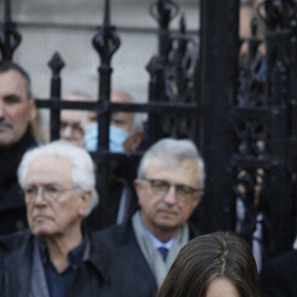 Les enfants de Nathalie Marquay, Lou et Léo (petit-fils de Jean-Pierre Pernaut) - La famille de Jean-Pierre Pernaut à la sortie des obsèques en la Basilique Sainte-Clotilde à Paris le 9 mars 2022. © Denis Guignebourg/Bestimage