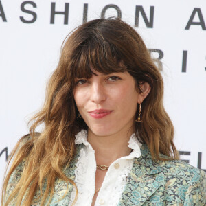 Info du 18 mars 2022 - Lou Doillon enceinte de son deuxième enfant - Lou Doillon - Soirée de remise des prix de "Andam Fashion Awards 2021" dans les jardins du Palais Royal à Paris. Le 1er juillet 2021 © Denis Guignebourg / Bestimage