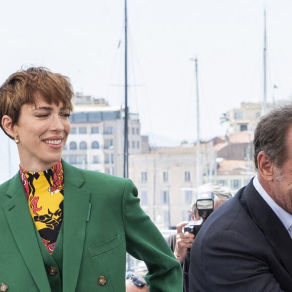 Jasmine Trinca, Rebecca Hall, Vincent Lindon (président du jury), Noomi Rapace et Deepika Padukone lors du photocall du jury officiel lors du 75ème Festival International du Film de Cannes, au Palais des Festivals de Cannes à Cannes, France, le 17 mai 2022. © Cyril Moreau/Bestimage 