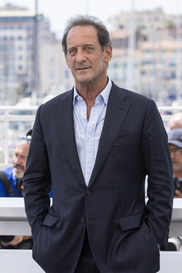 Vincent Lindon (président du jury) lors du photocall du jury officiel lors du 75ème Festival International du Film de Cannes, au Palais des Festivals de Cannes à Cannes, France, le 17 mai 2022. © Cyril Moreau/Bestimage 