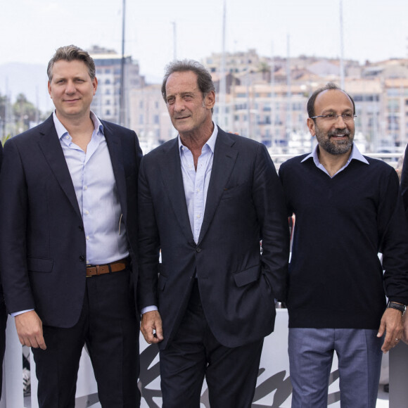 Ladj Ly, Jeff Nichols, Vincent Lindon (président du jury), Asghar Farhadi et Joachim Trier lors du photocall du jury officiel lors du 75ème Festival International du Film de Cannes, au Palais des Festivals de Cannes à Cannes, France, le 17 mai 2022. © Cyril Moreau/Bestimage .