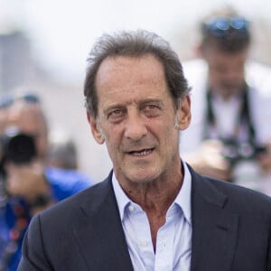 Vincent Lindon (président du jury) lors du photocall du jury officiel lors du 75ème Festival International du Film de Cannes, au Palais des Festivals de Cannes à Cannes, France, le 17 mai 2022. © Cyril Moreau/Bestimage