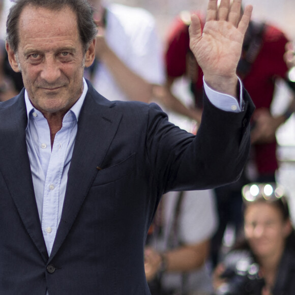 Vincent Lindon (président du jury) lors du photocall du jury officiel lors du 75ème Festival International du Film de Cannes, au Palais des Festivals de Cannes à Cannes, France, le 17 mai 2022. © Cyril Moreau/Bestimage 