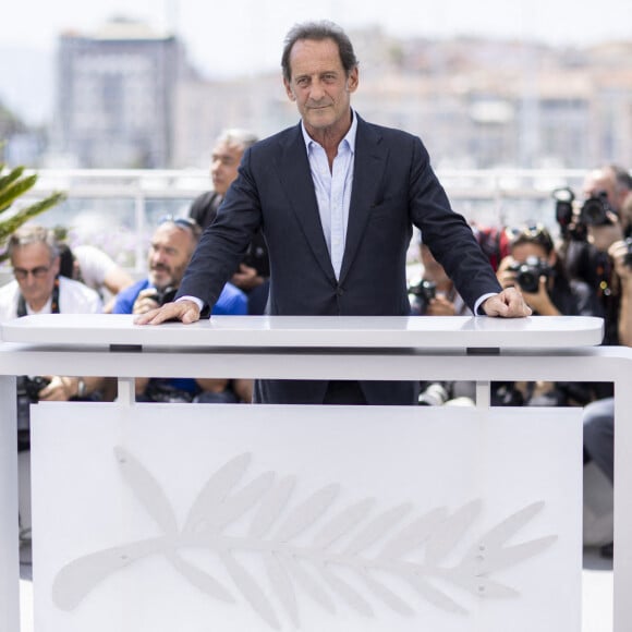 Vincent Lindon (président du jury) lors du photocall du jury officiel lors du 75ème Festival International du Film de Cannes, au Palais des Festivals de Cannes à Cannes, France, le 17 mai 2022. © Cyril Moreau/Bestimage 