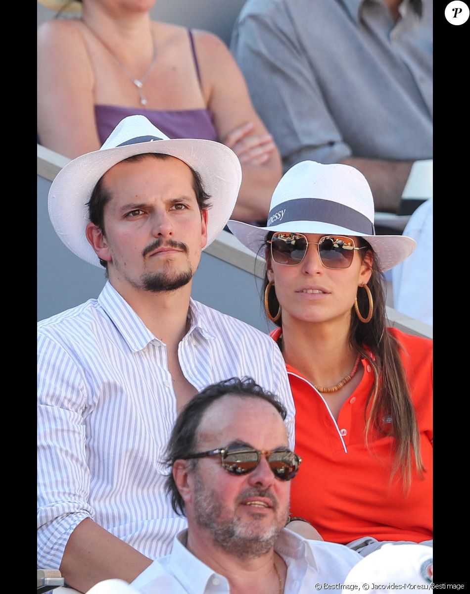Laury Thilleman (Miss France 2011) et son compagnon le chef cuisinier Juan Arbelaez dans les tribunes lors des internationaux de tennis de Roland Garros à Paris, France, le 1er juin 2019. © Jacovides-Moreau/Bestimage