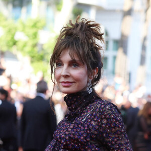 Anne Parillaud (Bijoux Messika) - Montée des marches du film "Coupez !" pour la cérémonie d'ouverture du 75ème Festival International du Film de Cannes. Le 17 mai 2022