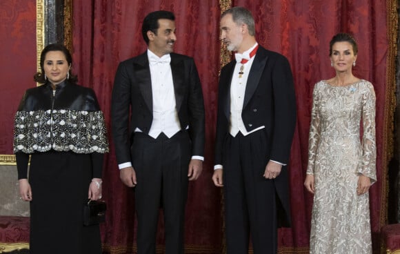 Le roi Felipe VI et la reine Letizia d'Espagne recoivent l'émir du Qatar Sheikh Tamim Bin Hamad Al Thani et sa femme la Sheikha Jawaher Bint Hamad Bin Suhaim Al Thani, pour un dîner d'Etat au Palais royal de Madrid, le 17 mai 2022.