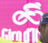 Biniam Girmay sur le podium après sa victoire sur le Giro le 14 mai 2022. ANSA/MAURIZIO BRAMBATTI