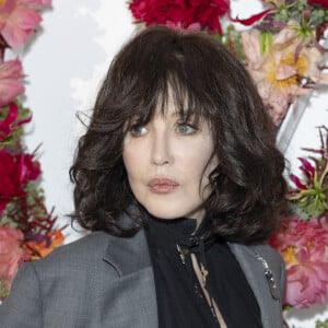 Isabelle Adjani au photocall du dîner de lancement des Parfums Louis Vuitton, Stellar Times, Cosmetic Cloud, Dancing Blossom, Rhapsody et Symphony, à la fondation Louis Vuitton à Paris, France, le 5 juillet 2021. © Olivier Borde/Bestimage