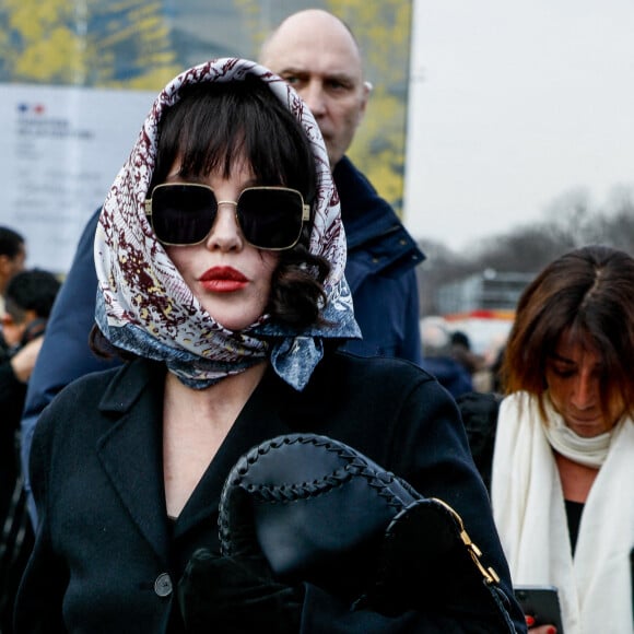 Isabelle Adjani - Arrivées au défilé Dior Femme Automne/Hiver 2022/2023 lors de la Fashion Week de Paris, France, le 1er mars 2022. © Veeren-Clovis/Bestimage