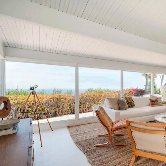 Emma Stone vend sa villa à Malibu pour 4.3 millions de dollars. 