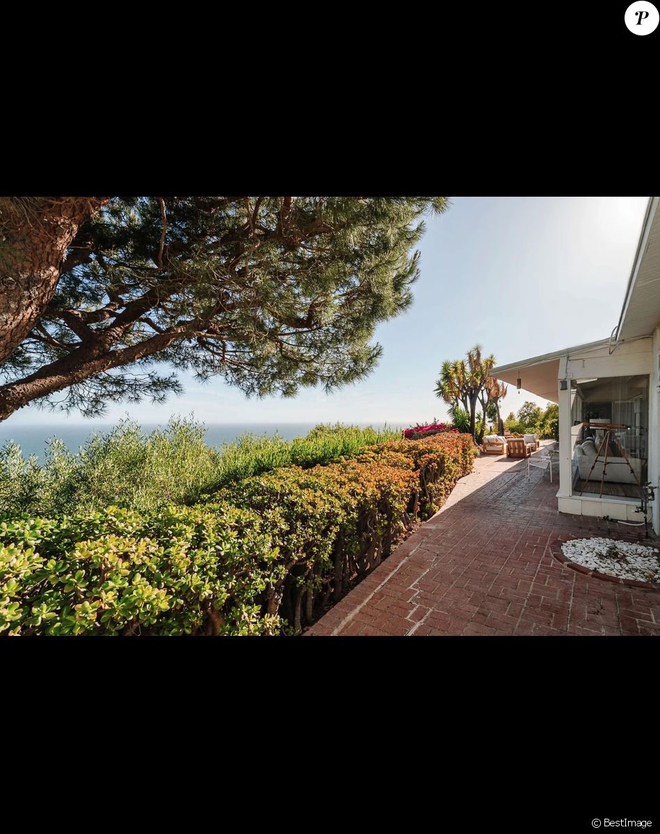 Emma Stone vend sa villa à Malibu pour 4.3 millions de dollars.