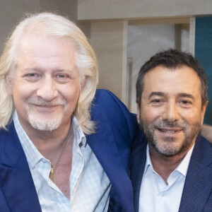 Patrick Sebastien, Bernard Montiel lors de l'enregistrement de l'émission "Olympiascope" à Paris, diffusée le 19 mai sur Olympia TV, une chaîne du groupe Canal+ et en replay sur myCANAL. Le 6 avril 2022 © Jack Tribeca / Bestimage 