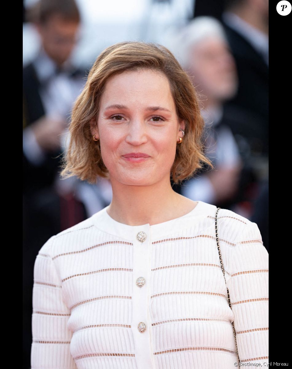 Vicky Krieps - Montée des marches du film " Three Thousand Years of Longing (3000 ans à t'attendre) " lors du 75e Festival International du Film de Cannes. © Cyril Moreau / Bestimage