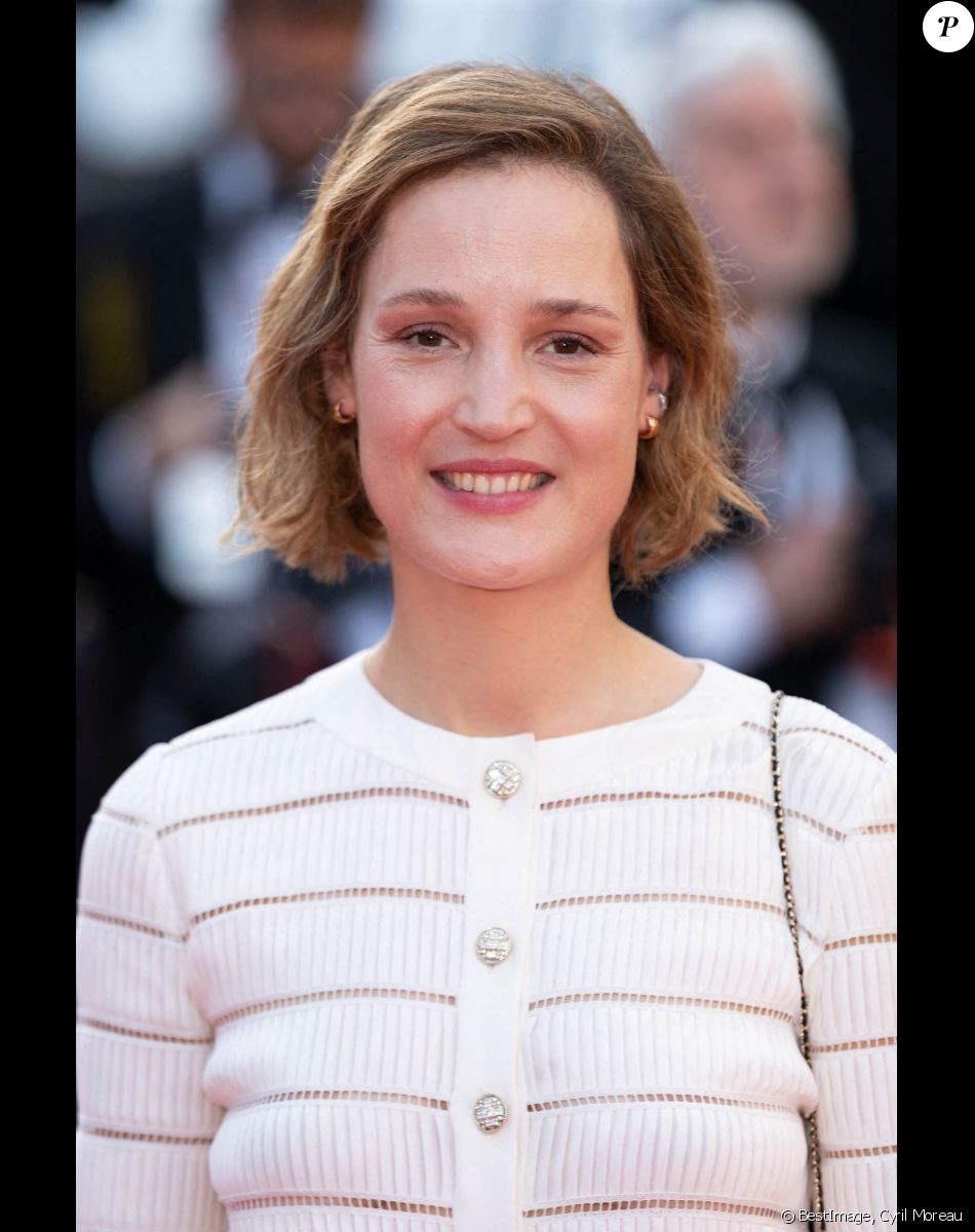 Vicky Krieps - Montée des marches du film " Three Thousand Years of Longing (3000 ans à t'attendre) " lors du 75ème Festival International du Film de Cannes. Le 20 mai 2022 © Cyril Moreau / Bestimage