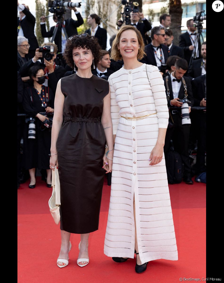 Marie Kreutzer, Vicky Krieps - Montée des marches du film " Three Thousand Years of Longing (3000 ans à t'attendre) " lors du 75ème Festival International du Film de Cannes. Le 20 mai 2022 © Cyril Moreau / Bestimage