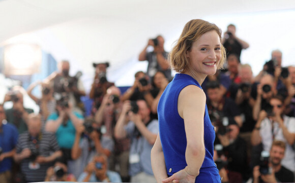 Vicky Krieps au photocall de "Plus Que Jamais (more than ever)" lors du 75ème Festival International du Film de Cannes, le 21 mai 2022. © Dominique Jacovides/Bestimage 