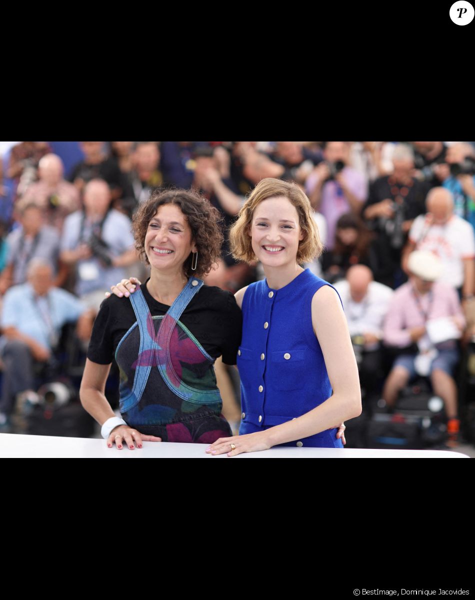 Vicky Krieps, Emily Atef au photocall de "Plus Que Jamais (more than ever)" lors du 75ème Festival International du Film de Cannes, le 21 mai 2022. © Dominique Jacovides/Bestimage