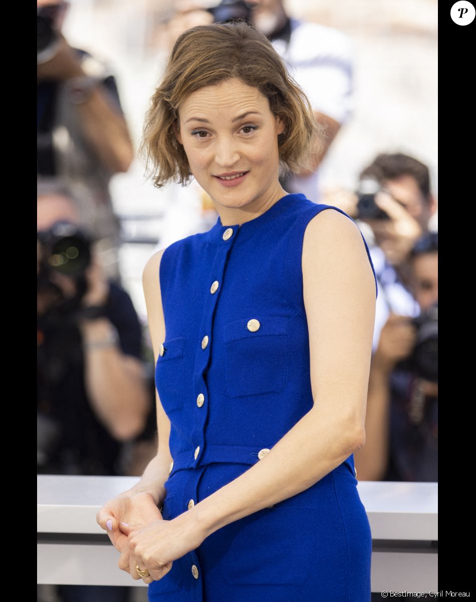 Vicky Krieps au photocall de "Plus Que Jamais (more than ever)" lors du 75ème Festival International du Film de Cannes, le 21 mai 2022. © Cyril Moreau/Bestimage