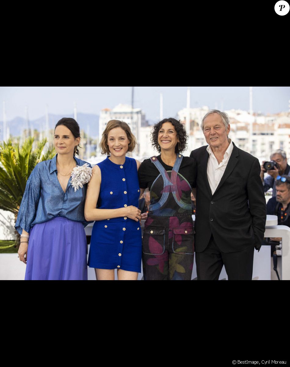 Xenia Maingot, Vicky Krieps, Emily Atef, Bjorn Floberg au photocall de "Plus Que Jamais (more than ever)" lors du 75ème Festival International du Film de Cannes, le 21 mai 2022. © Cyril Moreau/Bestimage