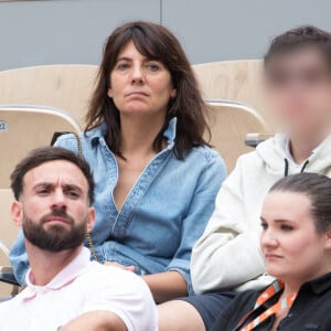 Estelle Denis et son fils Merlin Domenech - People des les tribunes des Internationaux de France de Tennis de Roland Garros 2022 - Jour 1. à Paris le 22 mai 2022.