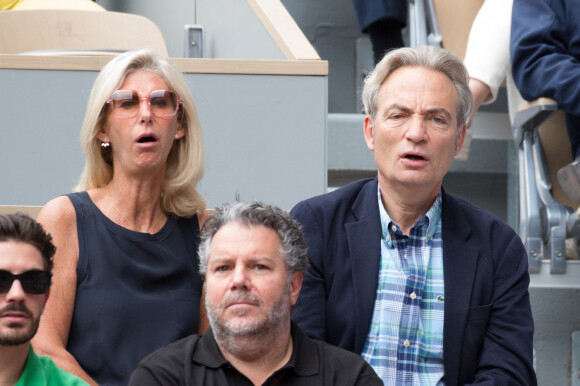 Karine Paschal et son mari Gilles Cohen - People des les tribunes des Internationaux de France de Tennis de Roland Garros 2022 - Jour 1. à Paris le 22 mai 2022.