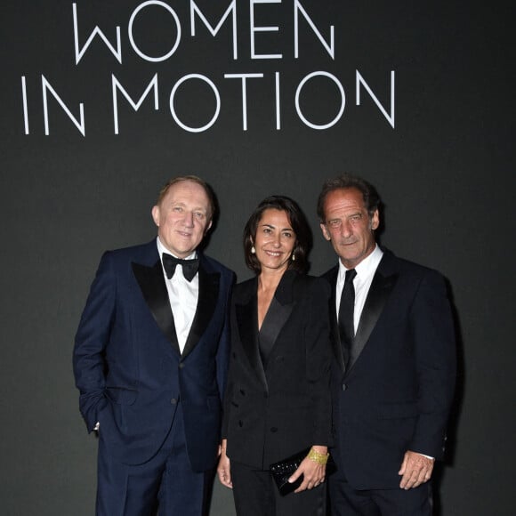 François-Henri Pinault, Vincent Lindon et sa compagne Cécile Duffau - Soirée "Women In Motion" au Château de la Castre lors du 75e Festival de Cannes. Le 22 mai 2022. © Olivier Borde / Bestimage