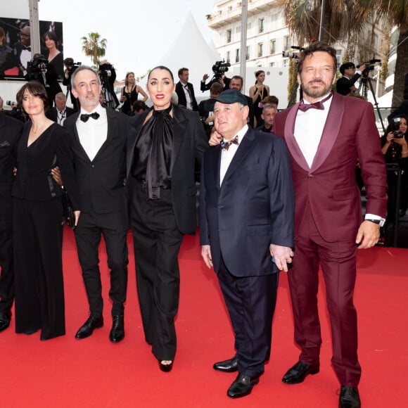 Natasza Chroscicki, Lucien Jean-Baptiste, Eleonore Weber, Olivier Pelisson, Rossy de Palma, Jean-Claude Larrieu, Samuel Le Bihan - Montée des marches du film " Heojil Kyolshim (Decision To Leave) " lors du 75ème Festival International du Film de Cannes. Le 23 mai 2022 © Cyril Moreau / Bestimage 