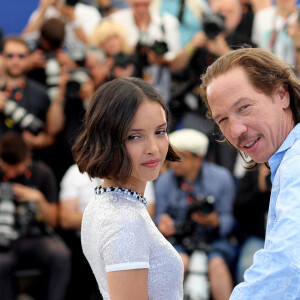 Lyna Khoudri, Reda Kateb - Photocall du film "Nos Frangins" lors du 75e Festival International du Film de Cannes, le 24 mai 2022. © Dominique Jacovides / Bestimage