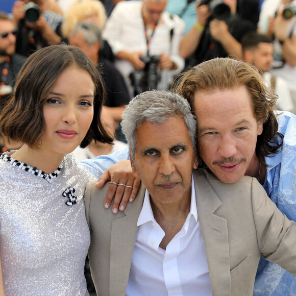 Lyna Khoudri, Rachid Bouchareb et Reda Kateb - Photocall du film "Nos Frangins" lors du 75e Festival International du Film de Cannes, le 24 mai 2022. © Dominique Jacovides / Bestimage