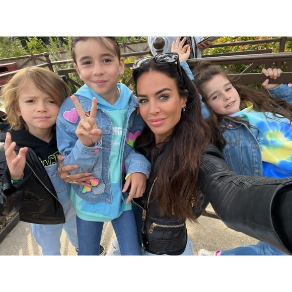 Jade Lagardère et ses trois enfants sur Instagram. Le 23 avril 2022.