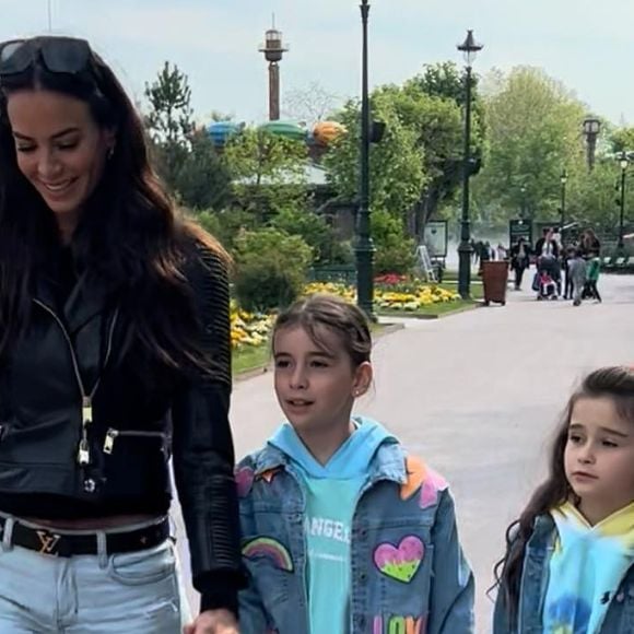 Jade Lagardère et ses trois enfants sur Instagram. Le 23 avril 2022.