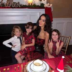 Jade Lagardère et ses trois enfants sur Instagram.