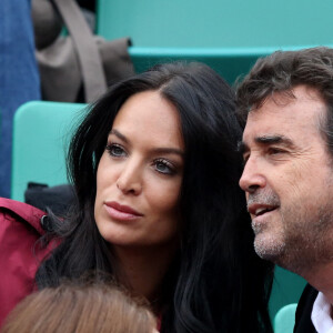 Arnaud Lagardère et sa femme Jade Foret dans les tribunes des internationaux de France de tennis à Roland Garros, le 1er juin 2016. © Dominique Jacovides / Bestimage 