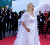 Emmanuelle Béart - Montée des marches du film "Elvis" lors du 75e Festival International du Film de Cannes. Le 25 mai 2022. © Olivier Borde / Bestimage