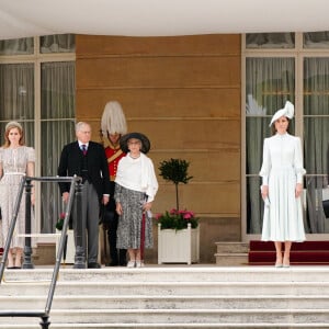 La princesse Beatrice d'York, le prince William, duc de Cambridge, Catherine (Kate) Middleton, duchesse de Cambridge, le prince Edward, comte de Wessex, et Sophie Rhys-Jones, comtesse de Wessex, lors d'une Royal Garden Party au Buckingham Palace à Londres, Royaume Uni, le 25 mai 2022. 