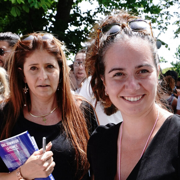 Eric Zemmour (candidat aux l'élections législatives dans le Var et président du parti politique Reconquête) et sa compagne Sarah Knafo assistent à un banquet provençal au Chateau Paradis Le Luc en Provence le 22 mai 2022. © Norbert Scanella/Panoramic/Bestimage 