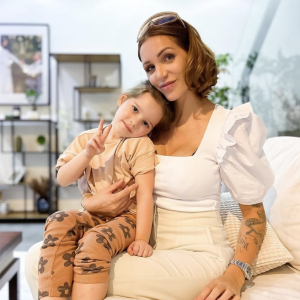 Julia Paredes a eu deux enfants (Luna et Vittorio) avec son mari Maxime Parisi - Instagram