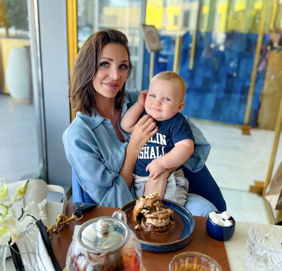 Julia Paredes a eu deux enfants (Luna et Vittorio) avec son mari Maxime Parisi - Instagram