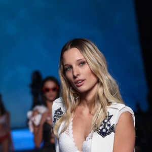 Ilona Smet - Défilé - "Etam Live Show 2018" aux Beaux-Arts à Paris, le 25 septembre 2018. © Veeren/Moreau/Bestimage 