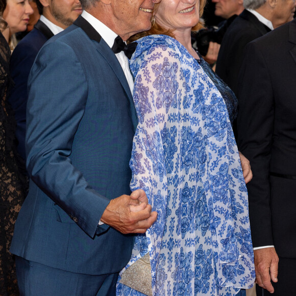 Gérard Holtz et sa femme Muriel Mayette-Holtz - Montée des marches du film " Mascarade " lors du 75ème Festival International du Film de Cannes. Le 27 mai 2022 © Olivier Borde / Bestimage 