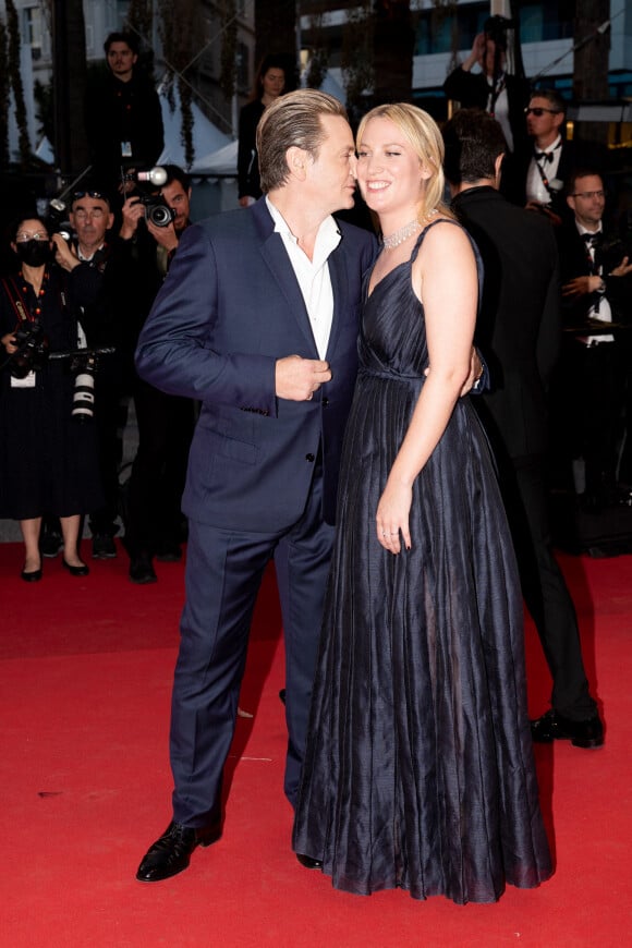 Benoit Magimel et sa femme Margot Pelletier - Montée des marches du film " Mascarade " lors du 75ème Festival International du Film de Cannes. Le 27 mai 2022 © Cyril Moreau / Bestimage 