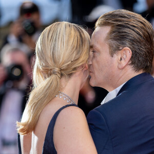 Benoît Magimel et sa femme Margot Pelletier - Montée des marches du film " Mascarade " lors du 75ème Festival International du Film de Cannes. Le 27 mai 2022 © Cyril Moreau / Bestimage 