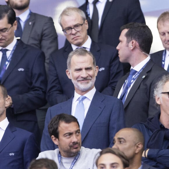 Aleksander Ceferin, le roi Felipe VI d'Espagne et Laurent Blanc - Les célébrités assistent à la victoire du Real Madrid face à Liverpool (1-0) en finale de la Ligue des Champions au stade de France, le 28 mai 2022. © Cyril Moreau / Bestimage