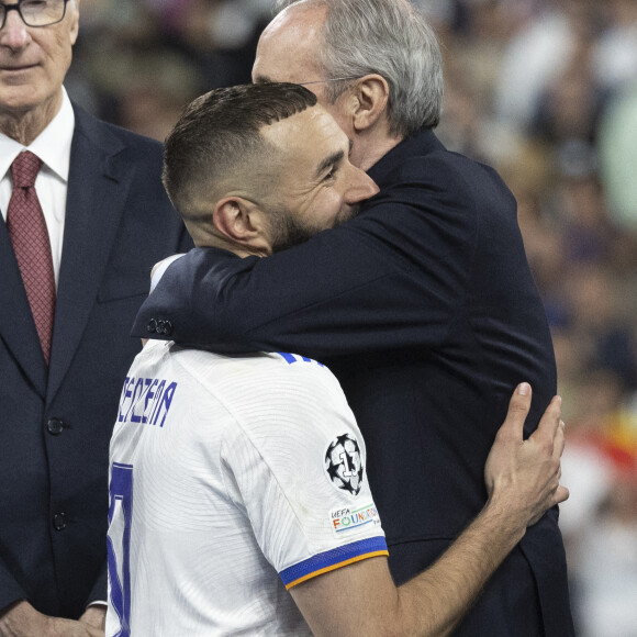 Karim Benzema et Florentino Pérez - Les célébrités assistent à la victoire du Real Madrid face à Liverpool (1-0) en finale de la Ligue des Champions au stade de France, le 28 mai 2022. © Cyril Moreau / Bestimage