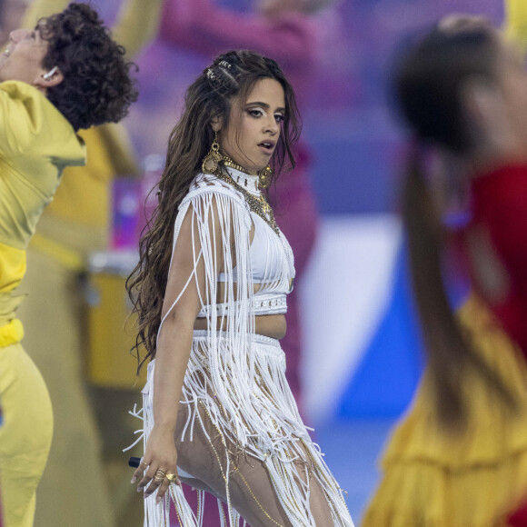 Camila Cabello se produit à la mi-temps du match - Les joueurs du Real Madrid célèbrent en famille la victoire de leur équipe face à Liverpool (1-0) en finale de la Ligue des champions au stade de France, le 28 mai 2022. Saint-Denis. © Cyril Moreau / Bestimage