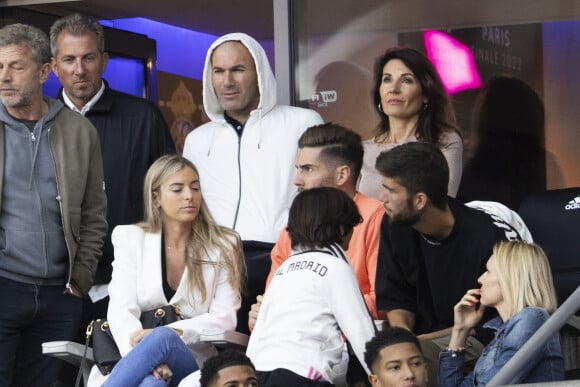 Zinedine Zidane et sa femme Véronique, Luca Zidane et sa compagne Marina, Théo Zidane- Les célébrités assistent à la victoire du Real Madrid face à Liverpool (1-0) en finale de la Ligue des Champions au stade de France. © Cyril Moreau / Bestimage