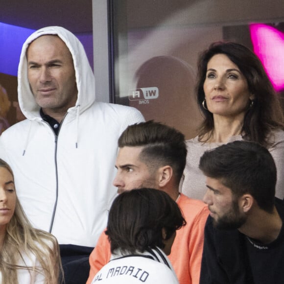 Zinedine Zidane et sa femme Véronique, Luca Zidane et sa compagne Marina, Théo Zidane- Les célébrités assistent à la victoire du Real Madrid face à Liverpool (1-0) en finale de la Ligue des Champions au stade de France. © Cyril Moreau / Bestimage