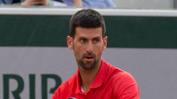 Novak Djokovic non-vacciné contre la Covid : pourquoi peut-il participer à Roland-Garros ?